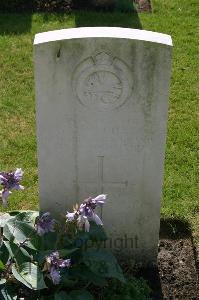 Dozinghem Military Cemetery - Cox, J W